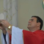 Pelo 2º ano consecutivo, Frei Jadir Segala celebra Corpus Christi em Flores da Cunha