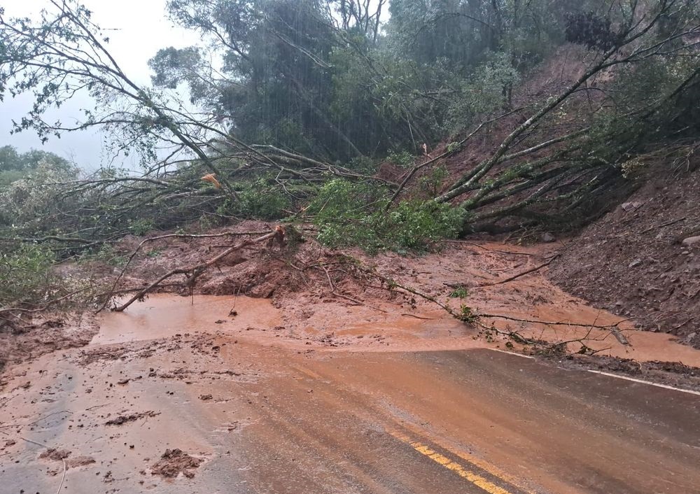 Chuva volta a causar estragos em vias urbanas e estradas de Caxias do Sul