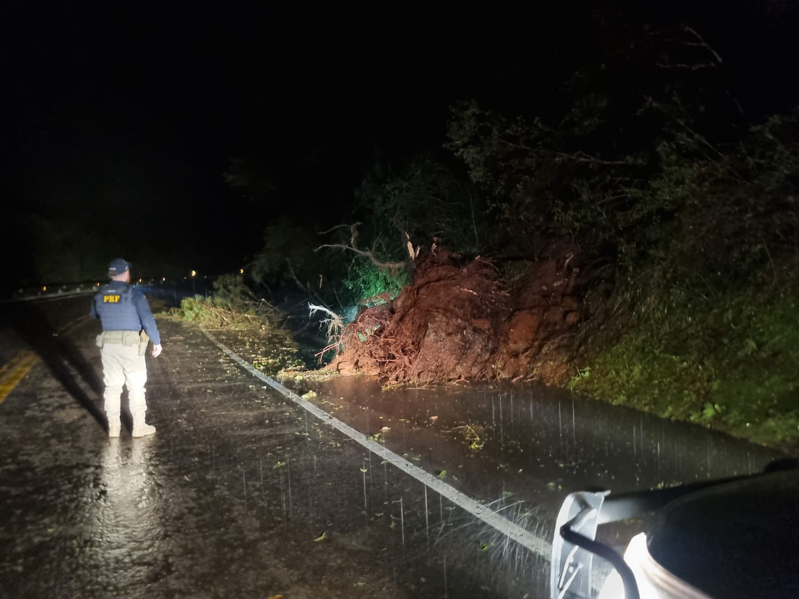 Confira quais rodovias estão interrompidas na Serra nesta segunda-feira