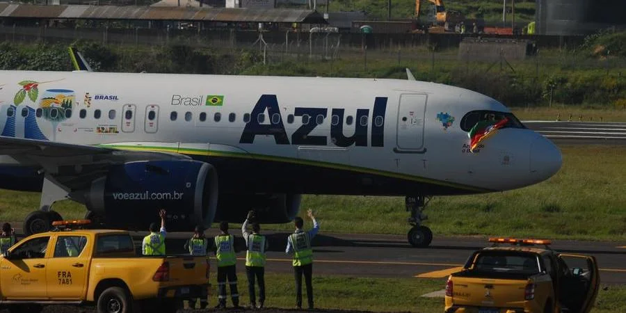 Mais de cinco meses após enchente, Aeroporto de Porto Alegre recebe primeiro voo comercial