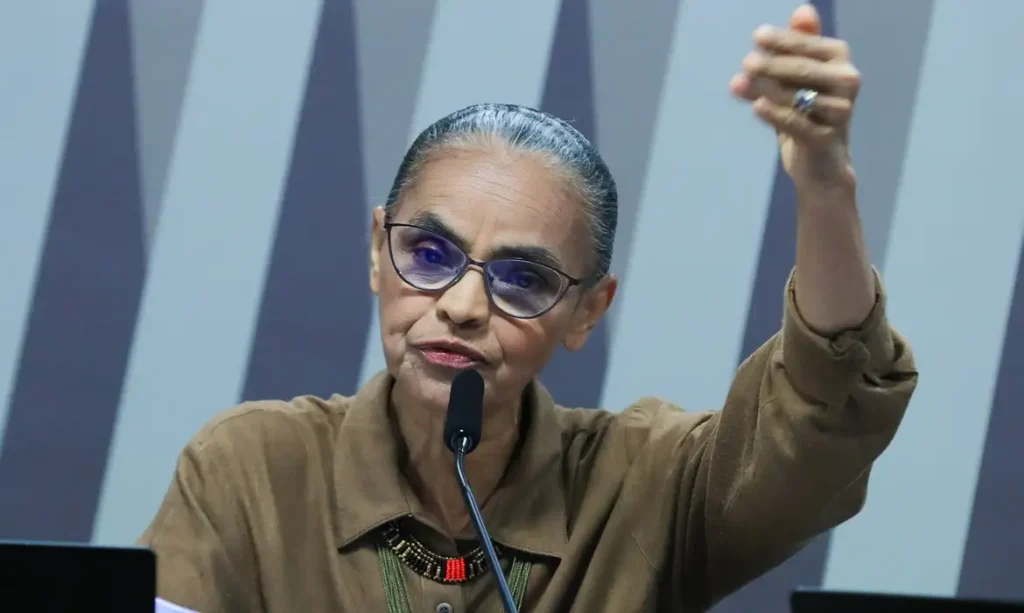 Ministra Marina Silva abandona sessão após senador dizer que ela não merece respeito