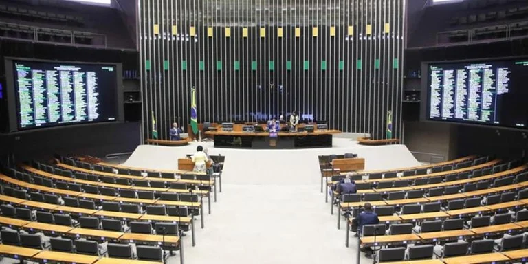 Câmara aprova projeto que aumenta número de deputados
