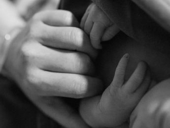 Bebê é deixado como garantia de dívida de drogas no Paraná