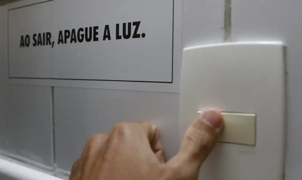 Bandeira vermelha deve gerar aumento na conta de luz a partir de junho