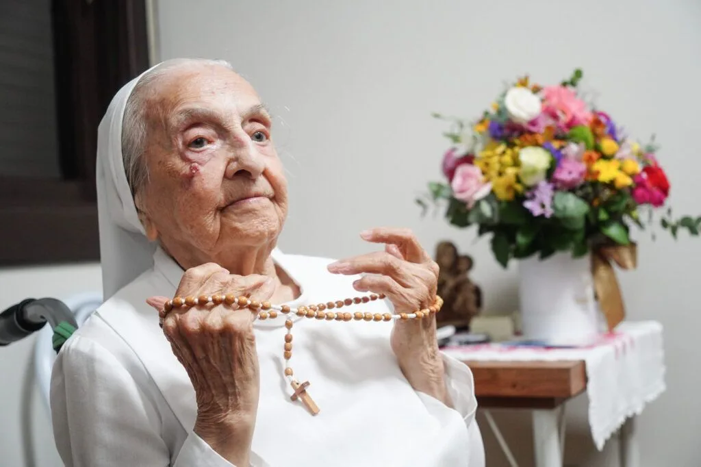 Aos 116 anos, morre a gaúcha Irmã Inah, a pessoa mais velha do mundo