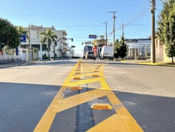 Avenida 25 de Julho recebe nova sinalização em Flores da Cunha