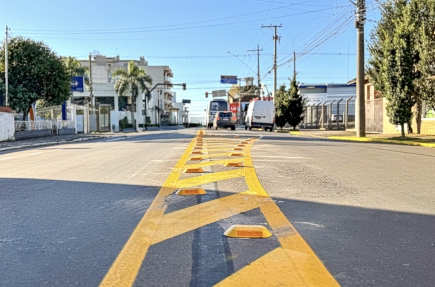 Avenida 25 de Julho recebe nova sinalização em Flores da Cunha
