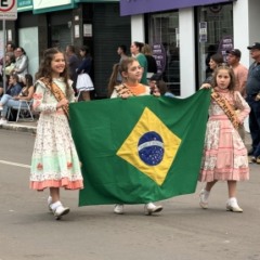 Desfile Cívico volta à ser realizado na Avenida 25 de Julho em Flores da Cunha
